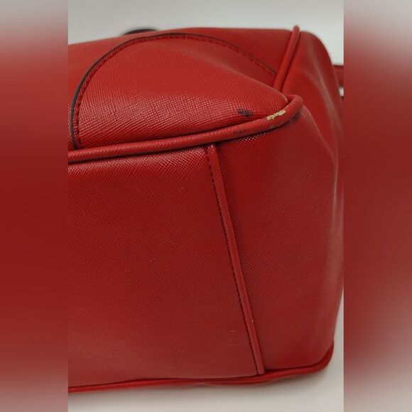 Red Handbag Purse W/ Gold Medallion - Picture 12 of 16